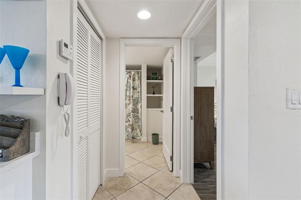 For Sale: $395,000 (2 beds, 1 baths, 735 Square Feet)