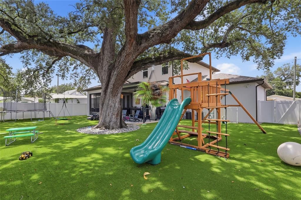En Venta: $800,000 (4 camas, 3 baños, 2421 Pies cuadrados)