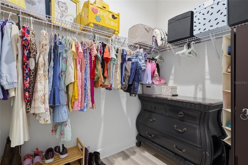 En Venta: $800,000 (4 camas, 3 baños, 2421 Pies cuadrados)