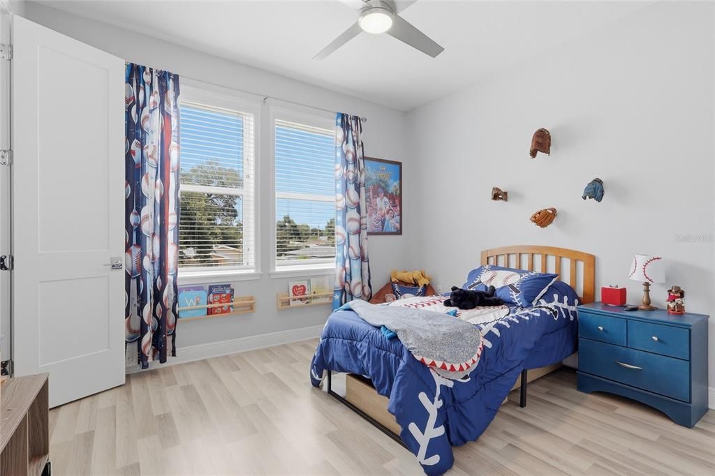 En Venta: $800,000 (4 camas, 3 baños, 2421 Pies cuadrados)
