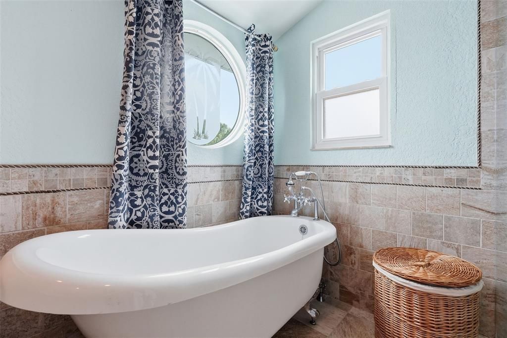 For Sale: $1,245,000 (3 beds, 3 baths, 2367 Square Feet)