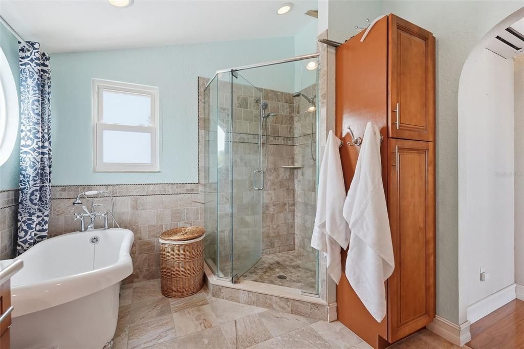 For Sale: $1,245,000 (3 beds, 3 baths, 2367 Square Feet)