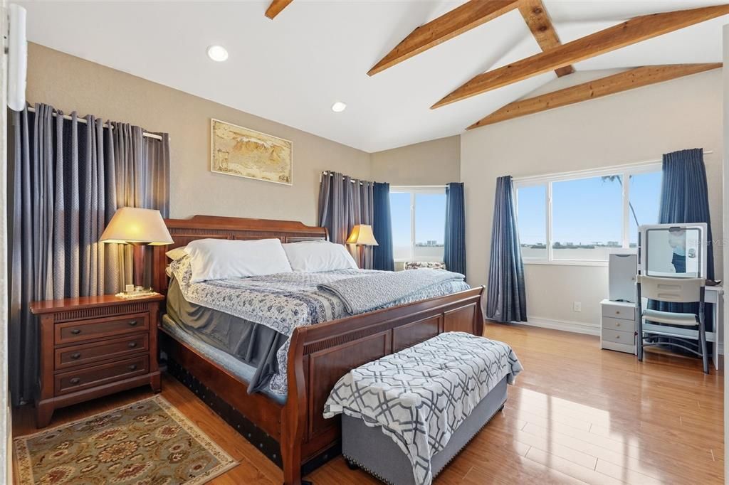For Sale: $1,245,000 (3 beds, 3 baths, 2367 Square Feet)