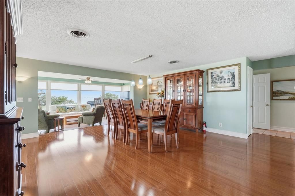 For Sale: $1,245,000 (3 beds, 3 baths, 2367 Square Feet)
