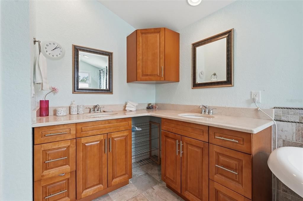 For Sale: $1,245,000 (3 beds, 3 baths, 2367 Square Feet)