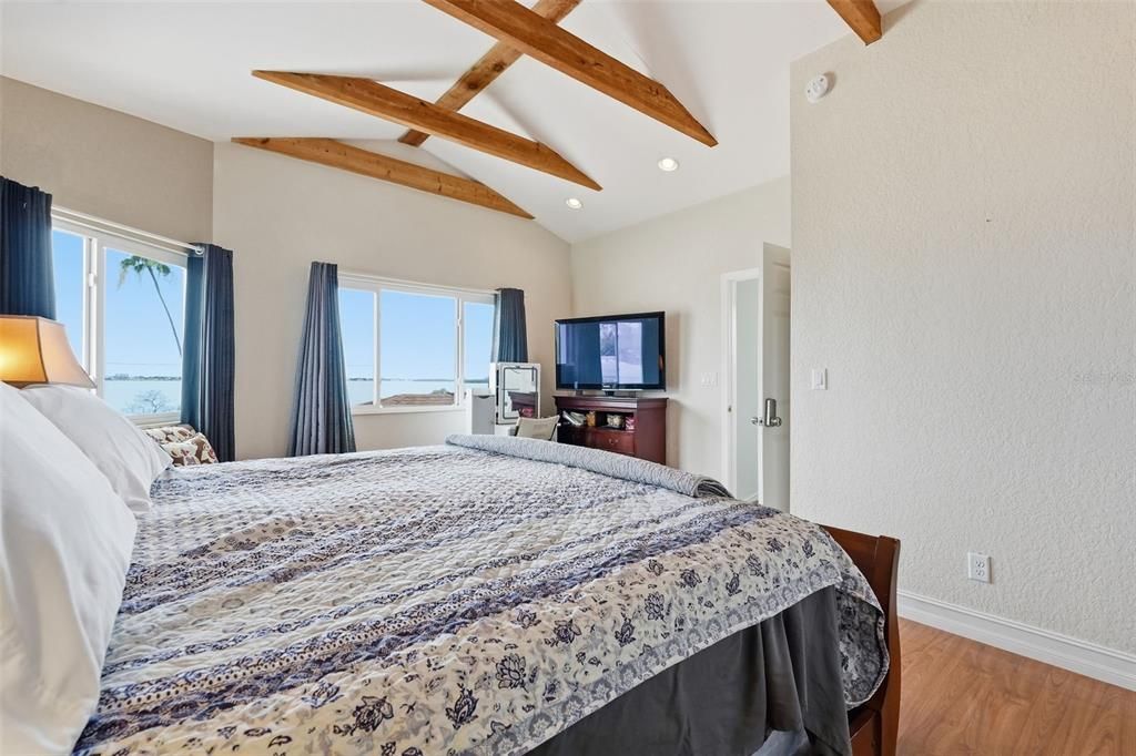 For Sale: $1,245,000 (3 beds, 3 baths, 2367 Square Feet)