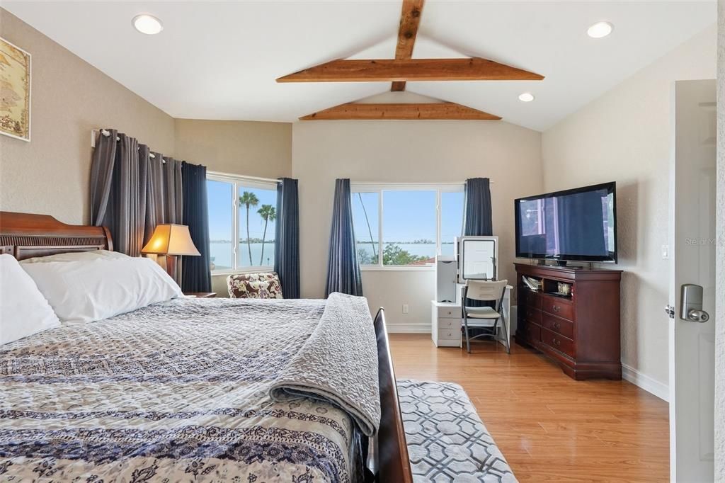 For Sale: $1,245,000 (3 beds, 3 baths, 2367 Square Feet)