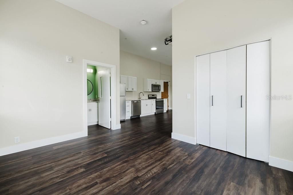 For Rent: $1,800 (0 beds, 1 baths, 500 Square Feet)