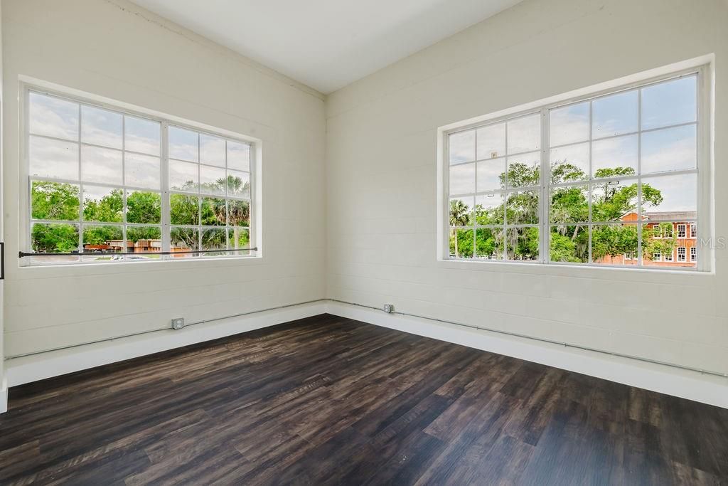 For Rent: $1,800 (0 beds, 1 baths, 500 Square Feet)