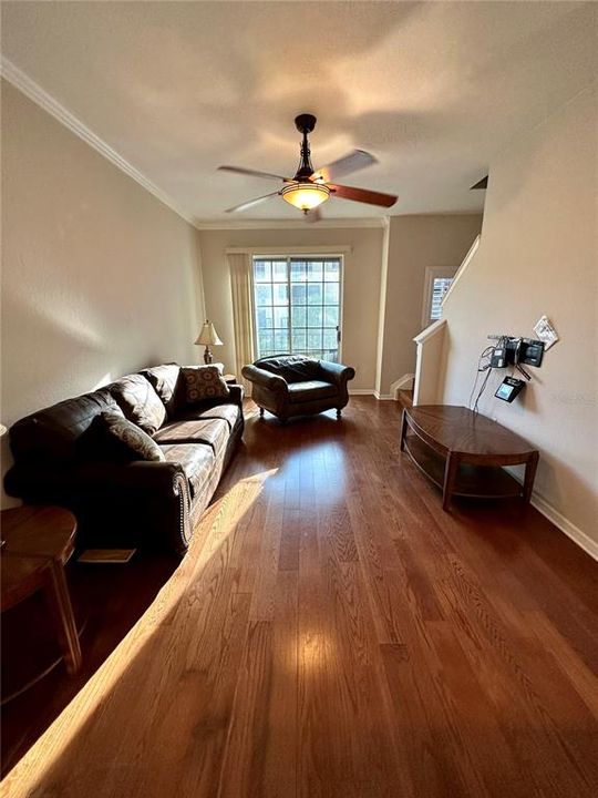 For Rent: $2,150 (1 beds, 1 baths, 881 Square Feet)