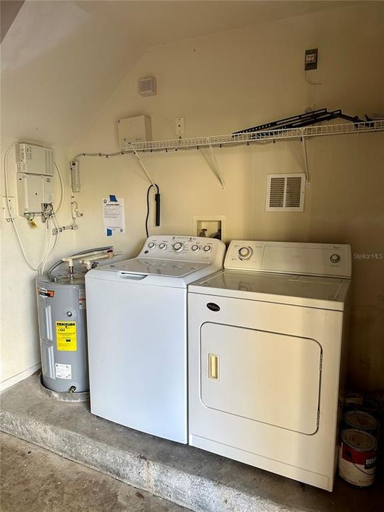 For Rent: $2,150 (1 beds, 1 baths, 881 Square Feet)