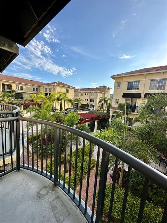For Rent: $2,150 (1 beds, 1 baths, 881 Square Feet)