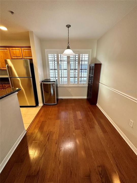 For Rent: $2,150 (1 beds, 1 baths, 881 Square Feet)
