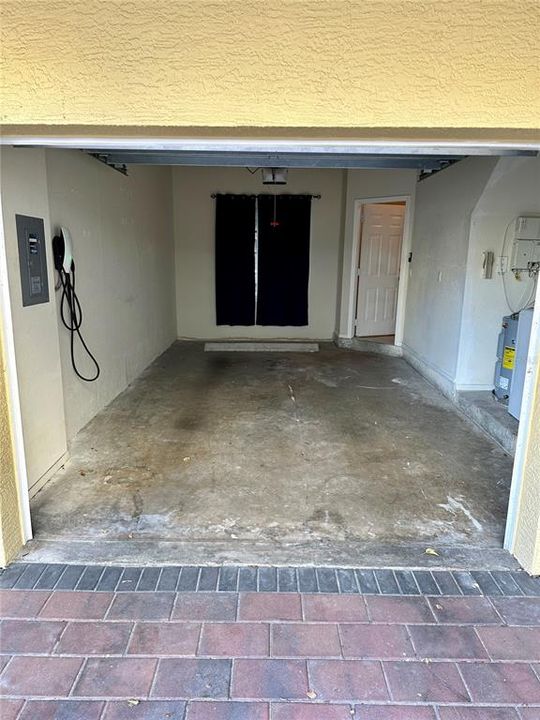 For Rent: $2,150 (1 beds, 1 baths, 881 Square Feet)