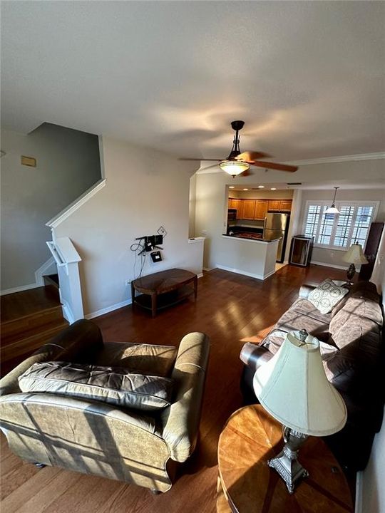 For Rent: $2,150 (1 beds, 1 baths, 881 Square Feet)