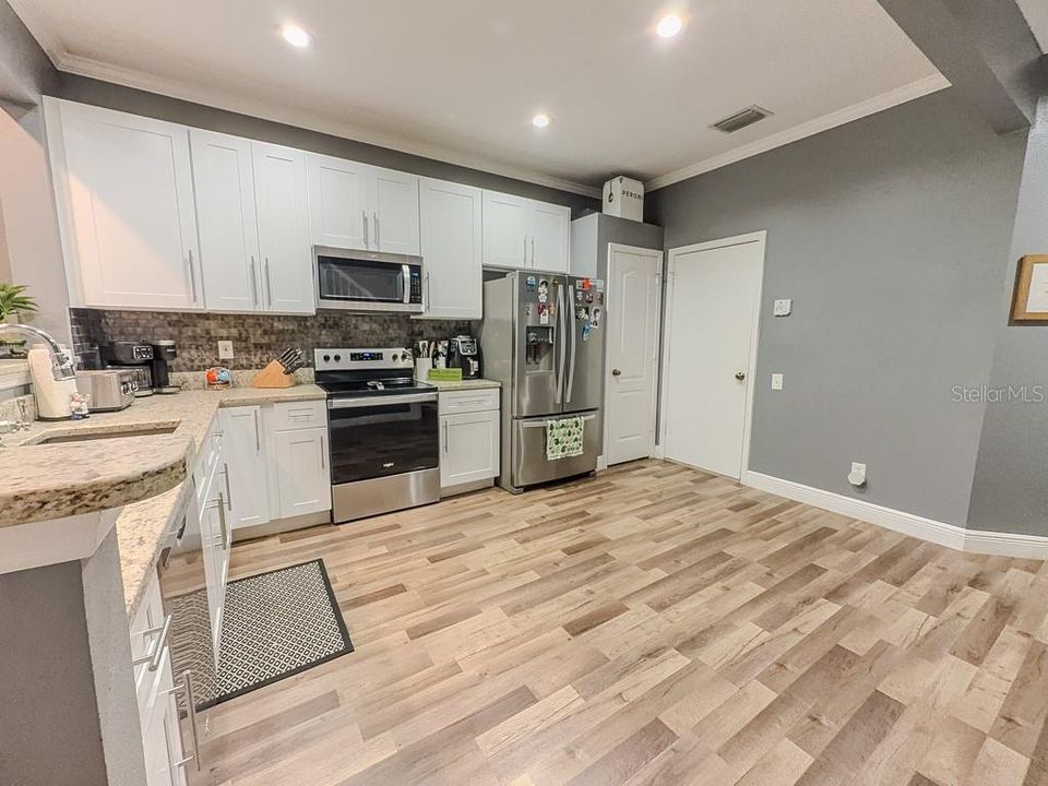 For Sale: $364,900 (3 beds, 2 baths, 1625 Square Feet)