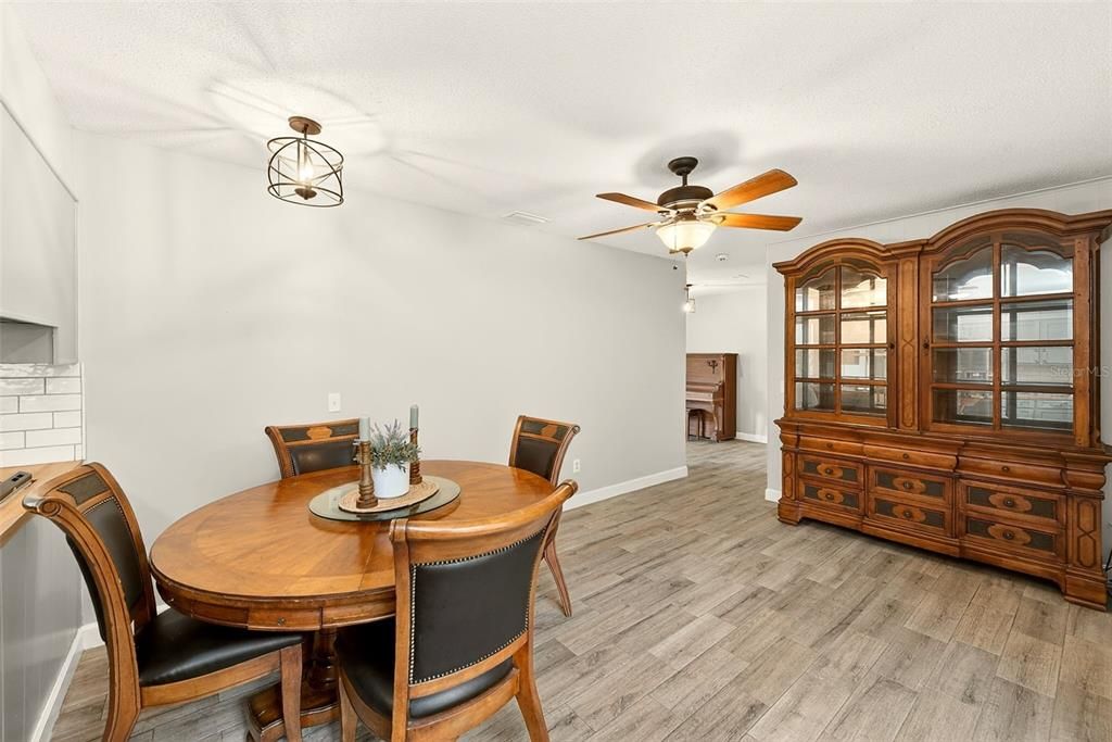 На продажу: $649,900 (6 спален, 4 ванн, 3146 Квадратных фут)