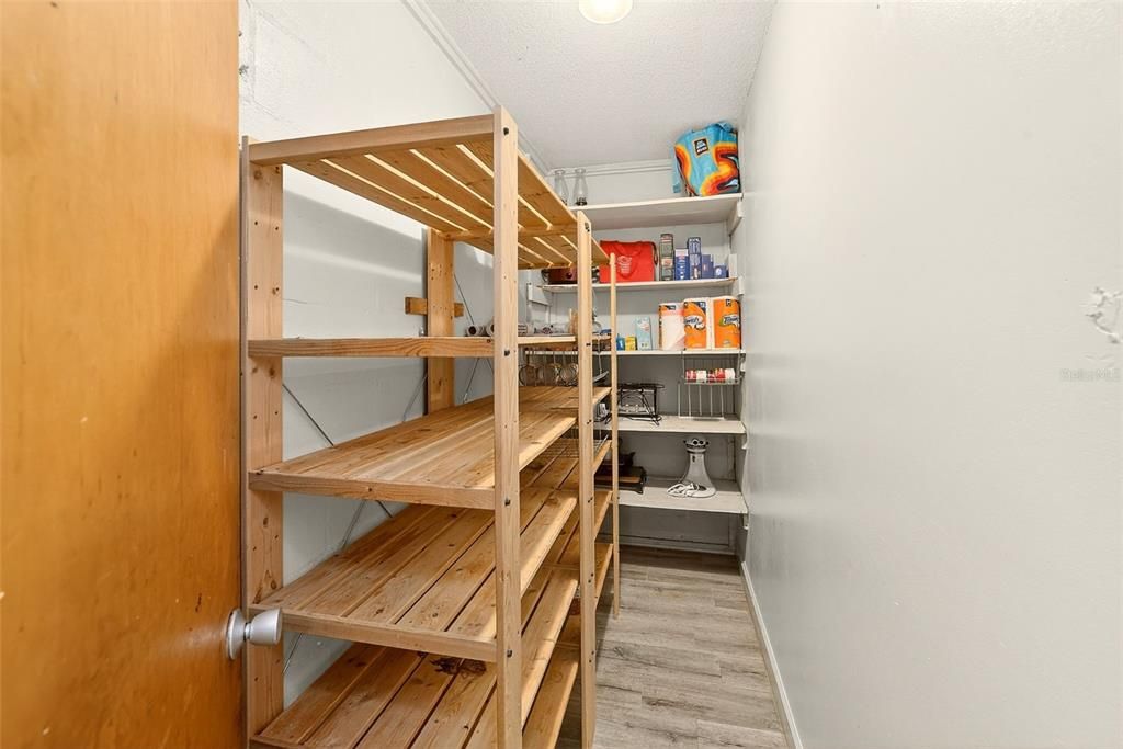 На продажу: $649,900 (6 спален, 4 ванн, 3146 Квадратных фут)