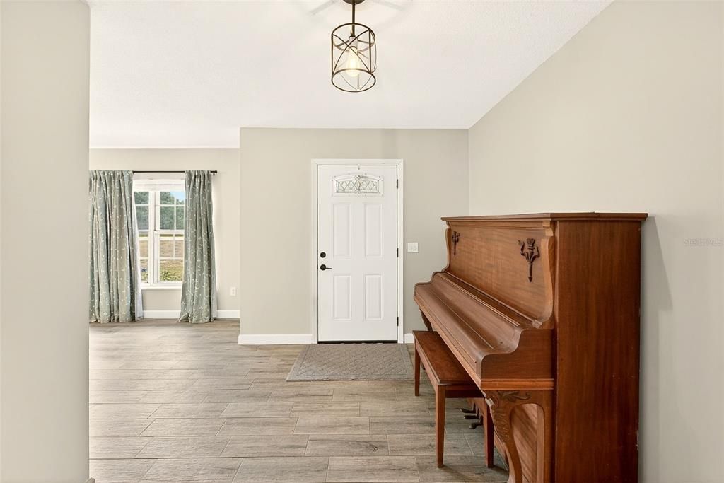 На продажу: $649,900 (6 спален, 4 ванн, 3146 Квадратных фут)