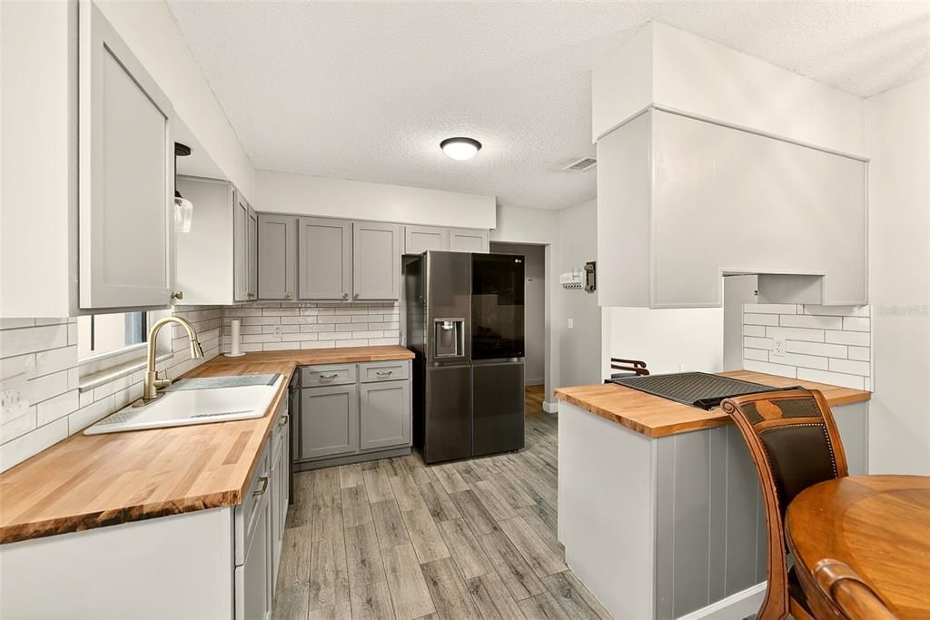 На продажу: $649,900 (6 спален, 4 ванн, 3146 Квадратных фут)