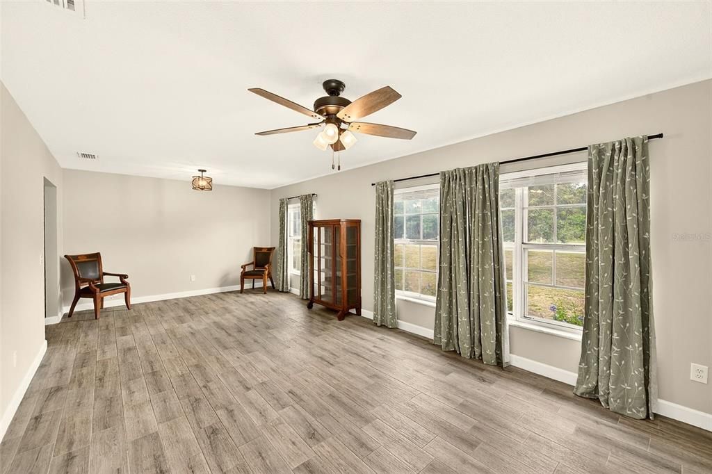 На продажу: $649,900 (6 спален, 4 ванн, 3146 Квадратных фут)