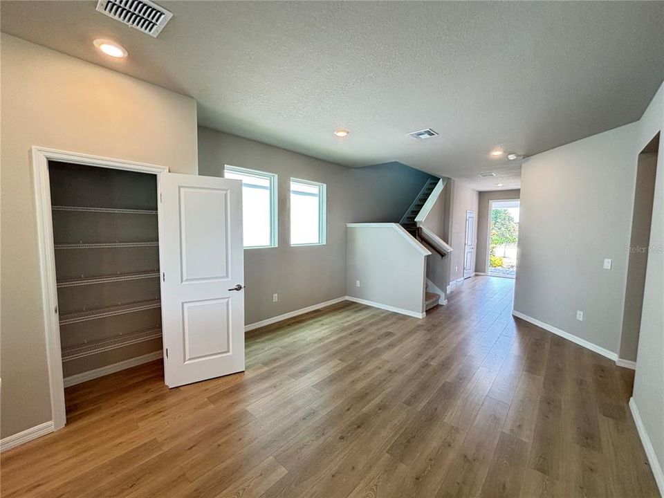 For Rent: $3,995 (5 beds, 3 baths, 2585 Square Feet)