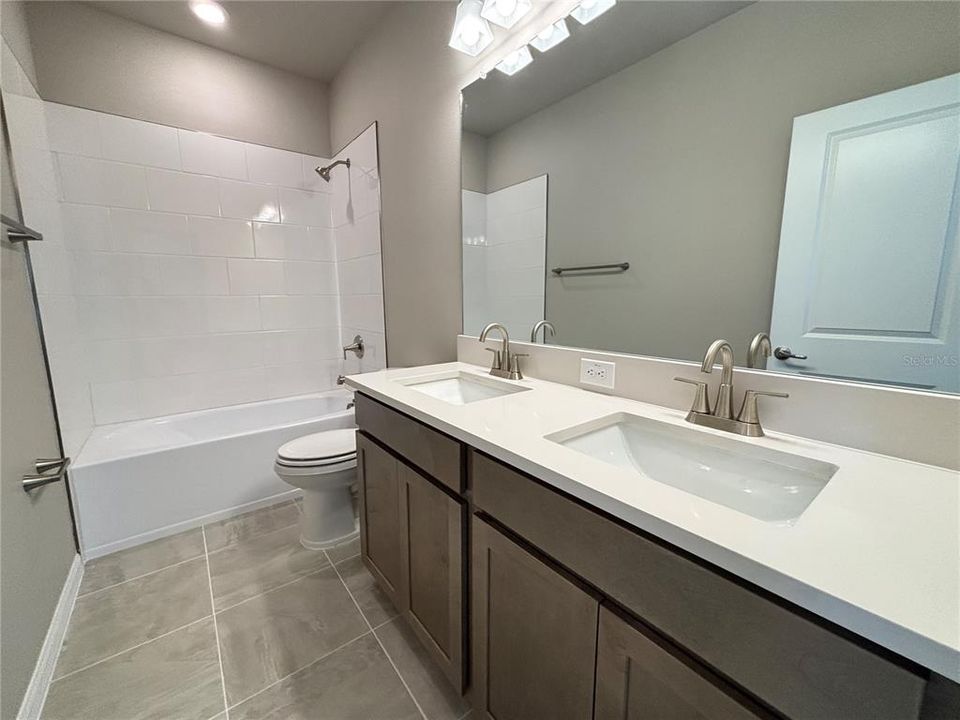 For Rent: $3,995 (5 beds, 3 baths, 2585 Square Feet)