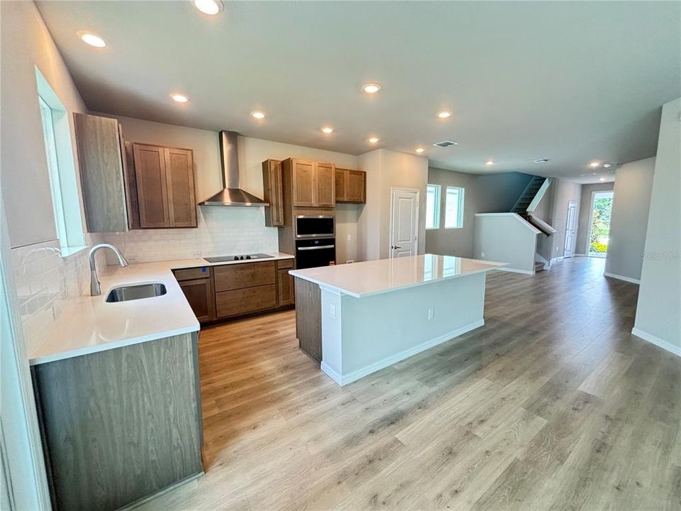 For Rent: $3,995 (5 beds, 3 baths, 2585 Square Feet)