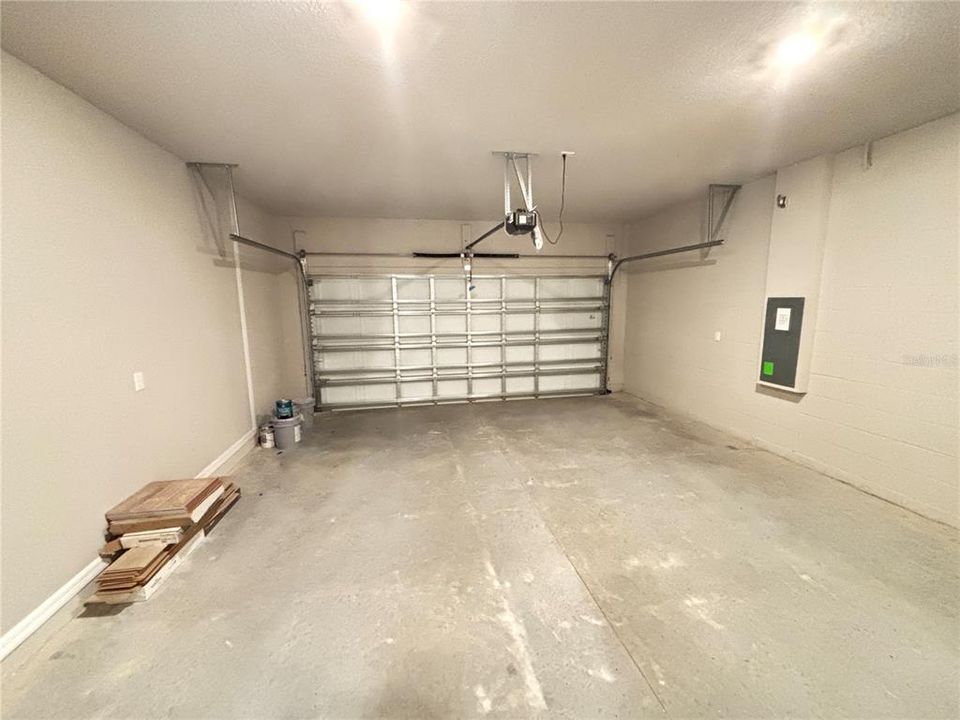 For Rent: $3,995 (5 beds, 3 baths, 2585 Square Feet)