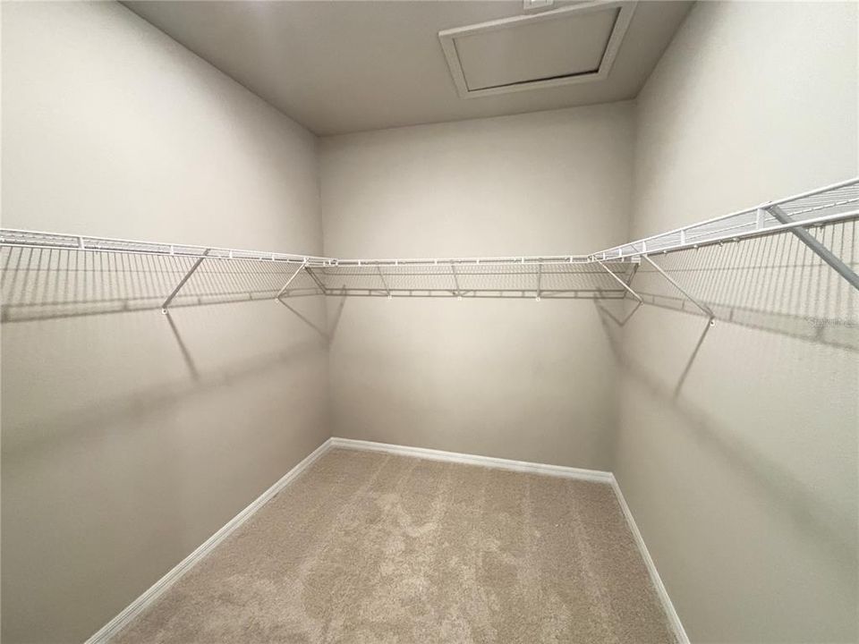 For Rent: $3,995 (5 beds, 3 baths, 2585 Square Feet)
