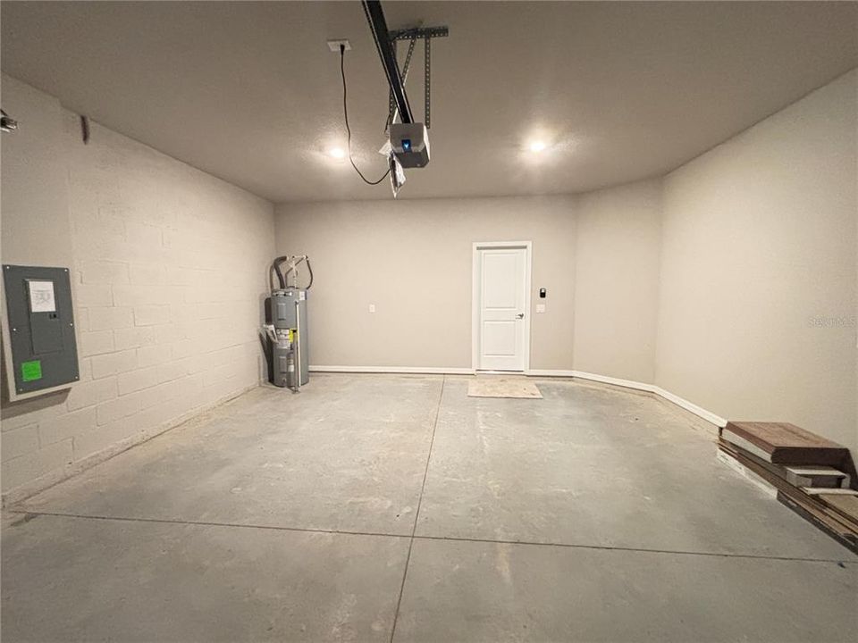 For Rent: $3,995 (5 beds, 3 baths, 2585 Square Feet)