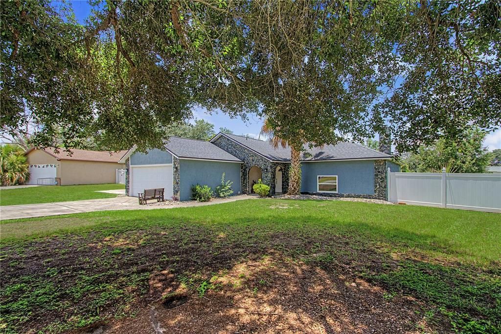 For Sale: $299,900 (3 beds, 2 baths, 1800 Square Feet)