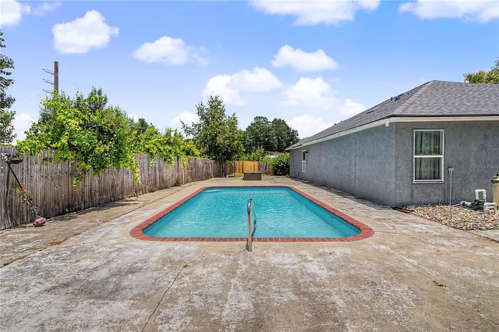 For Sale: $299,900 (3 beds, 2 baths, 1800 Square Feet)
