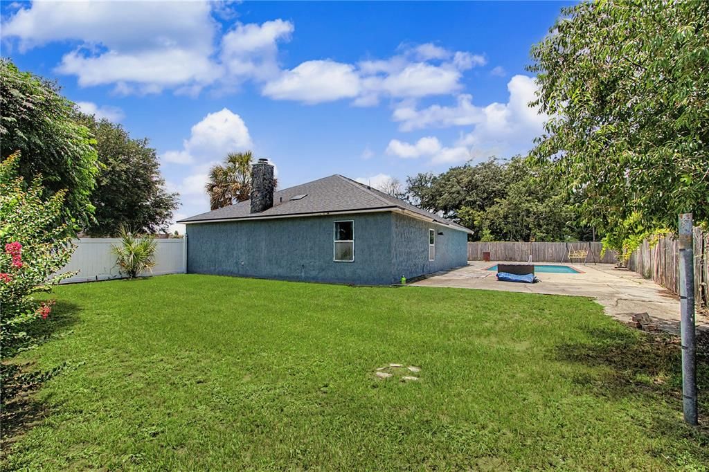 For Sale: $299,900 (3 beds, 2 baths, 1800 Square Feet)