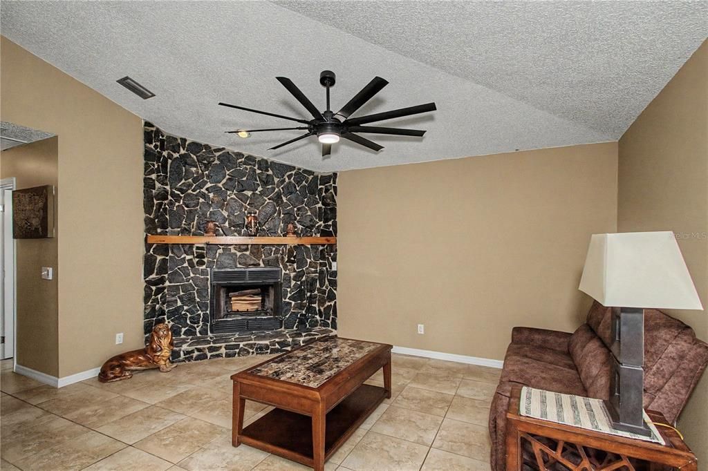 For Sale: $299,900 (3 beds, 2 baths, 1800 Square Feet)