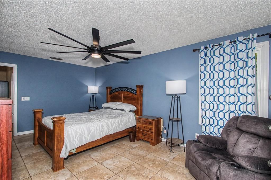 For Sale: $299,900 (3 beds, 2 baths, 1800 Square Feet)