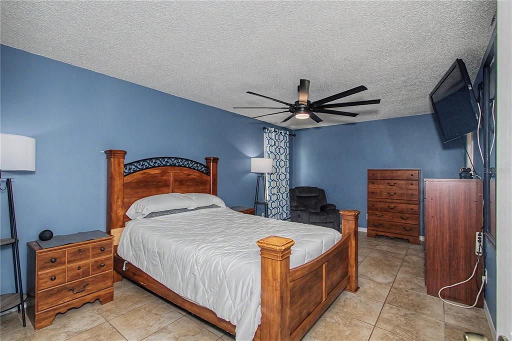 For Sale: $299,900 (3 beds, 2 baths, 1800 Square Feet)