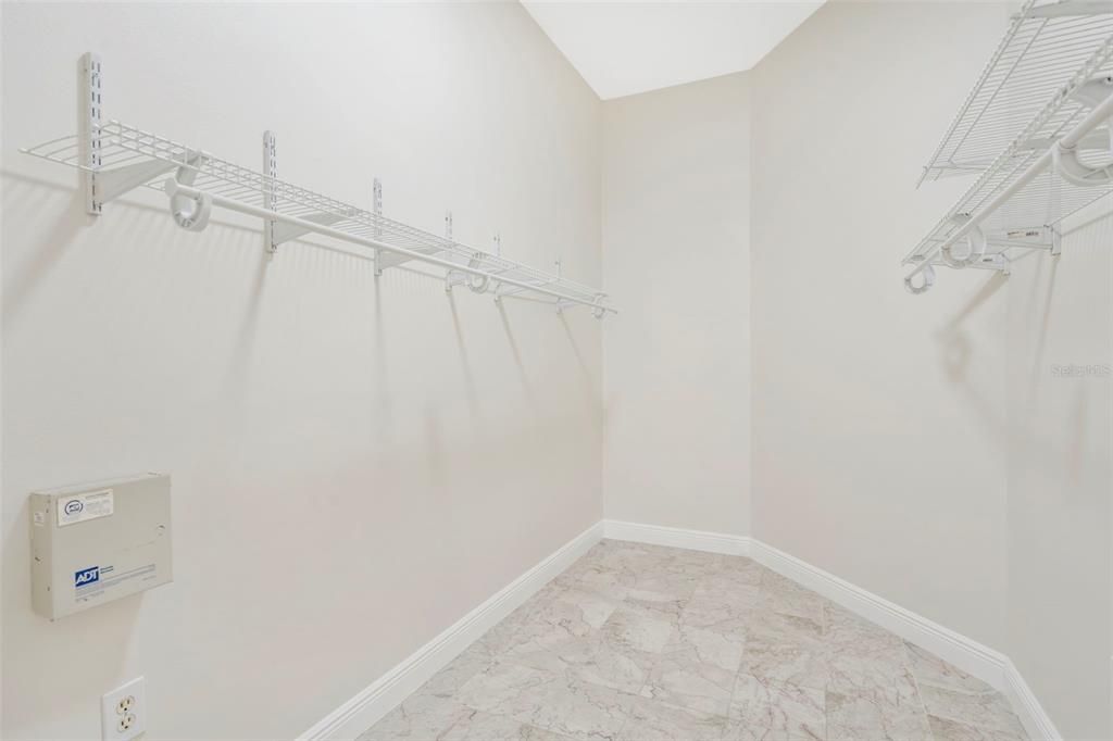 For Sale: $950,000 (4 beds, 4 baths, 3616 Square Feet)
