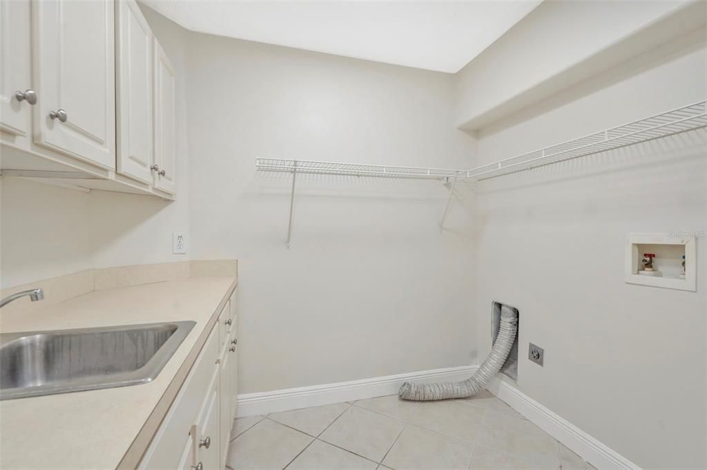 For Sale: $950,000 (4 beds, 4 baths, 3616 Square Feet)