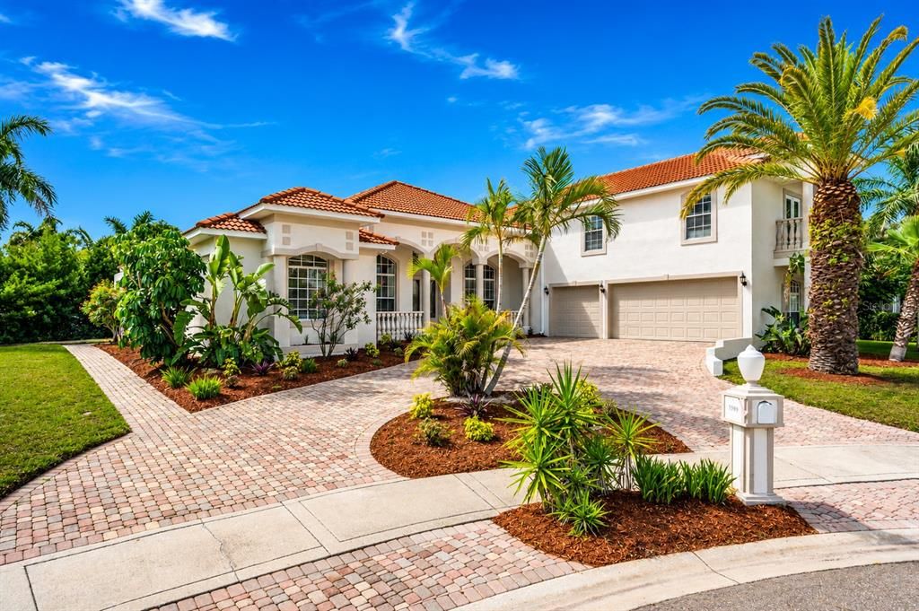 For Sale: $950,000 (4 beds, 4 baths, 3616 Square Feet)