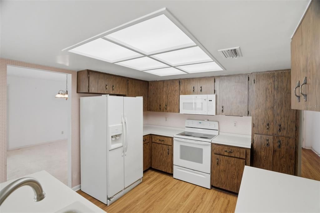 For Sale: $539,000 (3 beds, 2 baths, 1933 Square Feet)