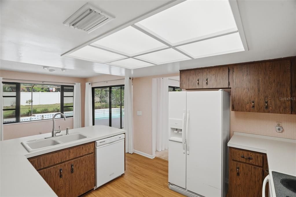 For Sale: $539,000 (3 beds, 2 baths, 1933 Square Feet)