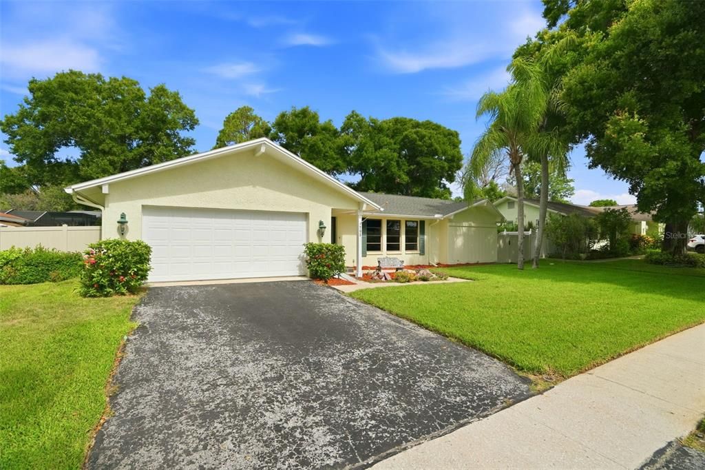 For Sale: $539,000 (3 beds, 2 baths, 1933 Square Feet)