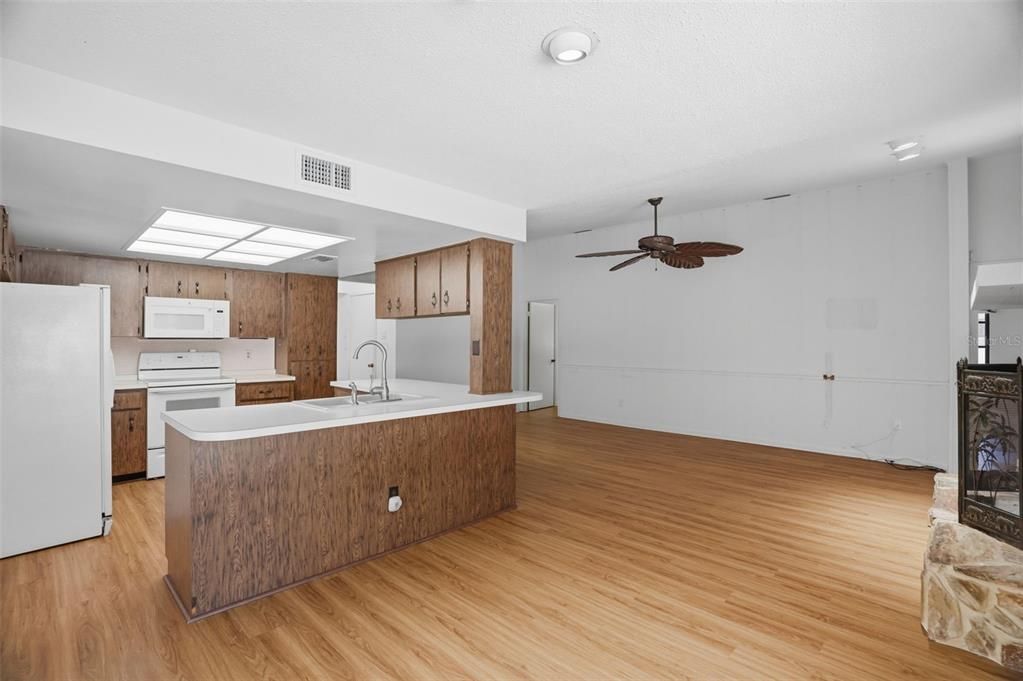 For Sale: $539,000 (3 beds, 2 baths, 1933 Square Feet)