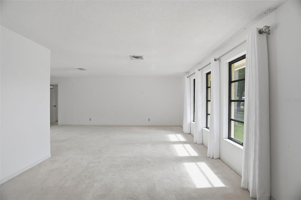 For Sale: $539,000 (3 beds, 2 baths, 1933 Square Feet)
