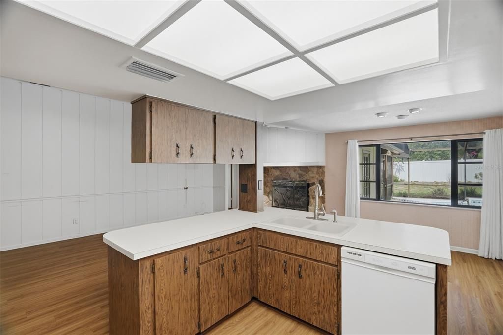 For Sale: $539,000 (3 beds, 2 baths, 1933 Square Feet)