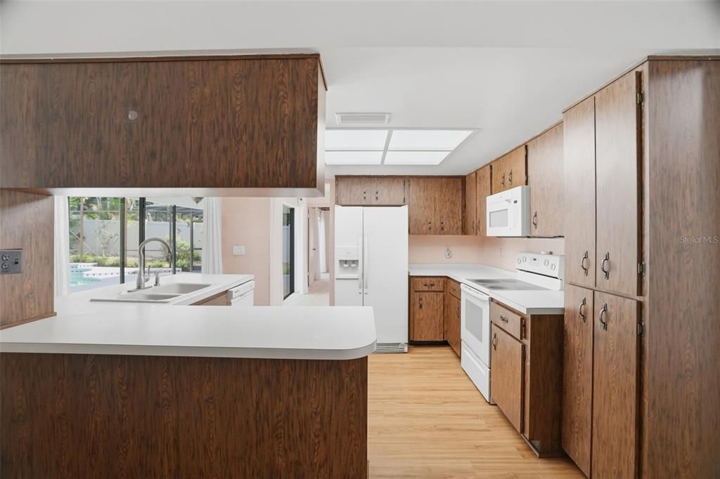 For Sale: $539,000 (3 beds, 2 baths, 1933 Square Feet)