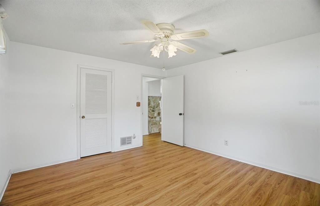 For Sale: $539,000 (3 beds, 2 baths, 1933 Square Feet)