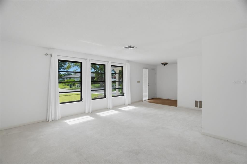 For Sale: $539,000 (3 beds, 2 baths, 1933 Square Feet)