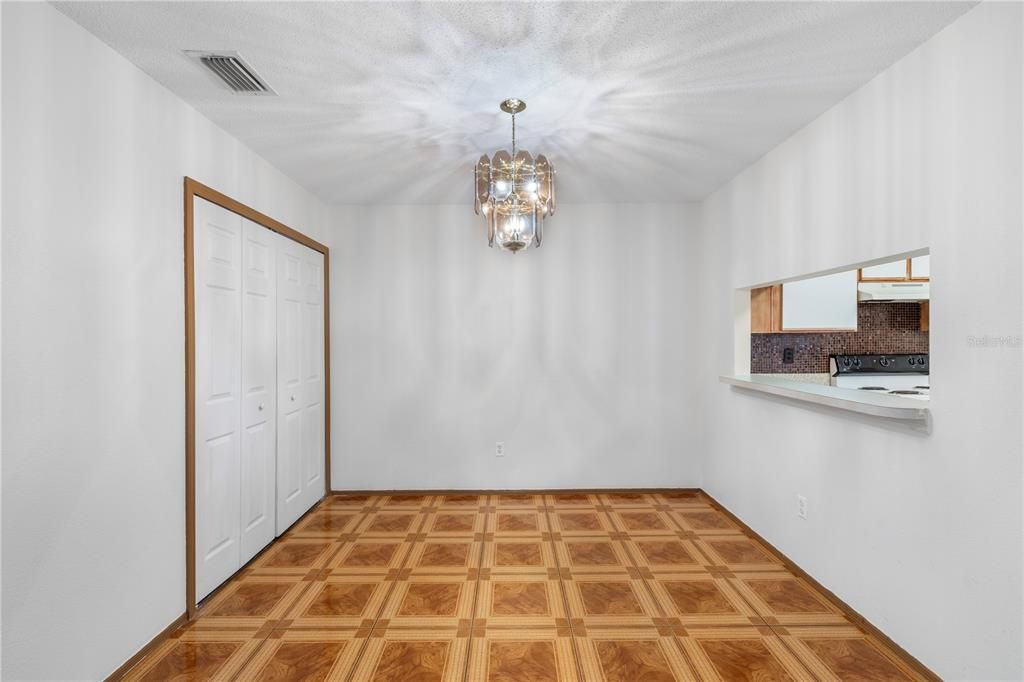 На продажу: $214,990 (2 спален, 2 ванн, 1490 Квадратных фут)